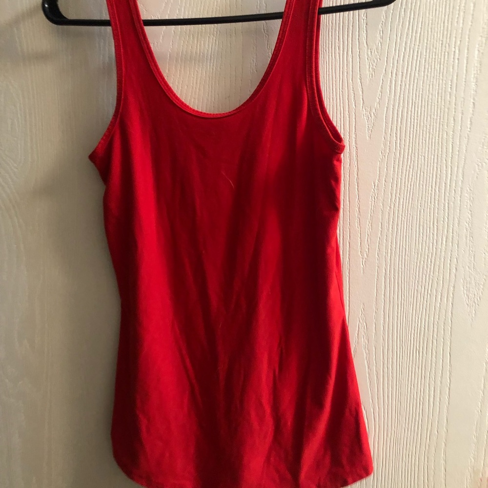 Basic red tank - Picture 2 of 2